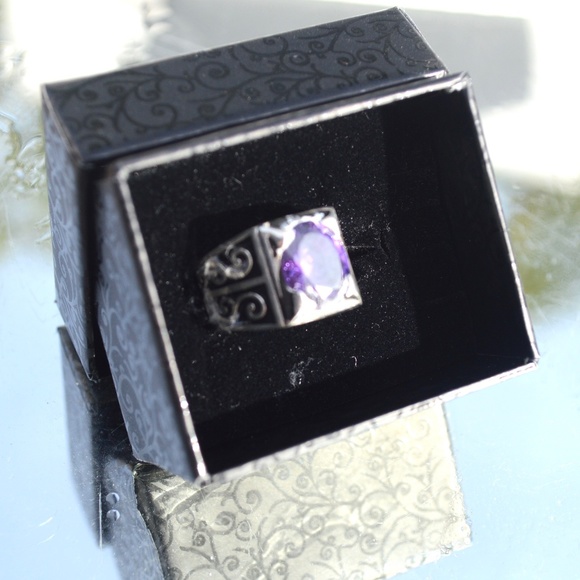 Genuine Amethyst Gemstone Size 6 Sterling Ring - Picture 5 of 8